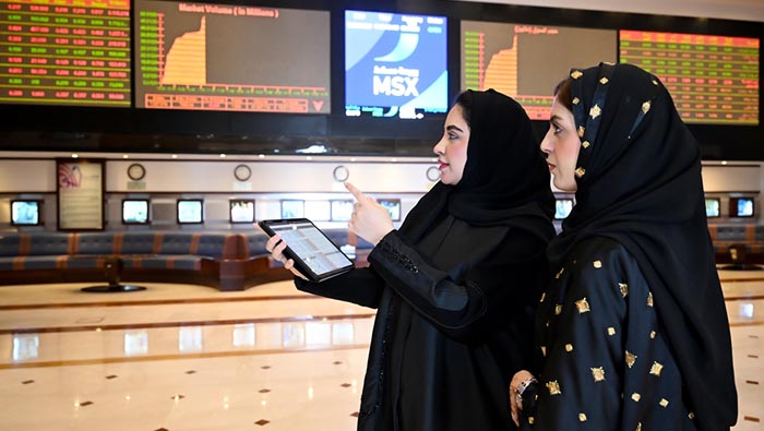سرمایهگذاران در تالار بورس مسقط