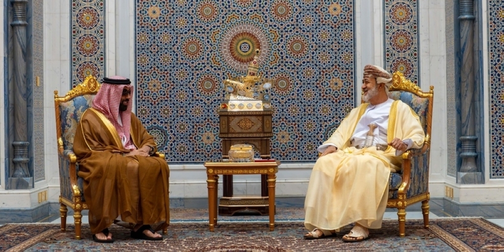 تصویر واقعی دیدار سلطان هیثم بن طارق با شیخ طحنون بن زاید در کاخ البرکه در ۳۰ سپتامبر ۲۰۲۶؛ منبع روزنامه عمان