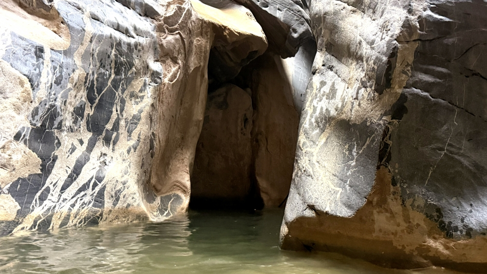 برکه و گذرگاه سنگی در صیر عریف، روستای الهجیر